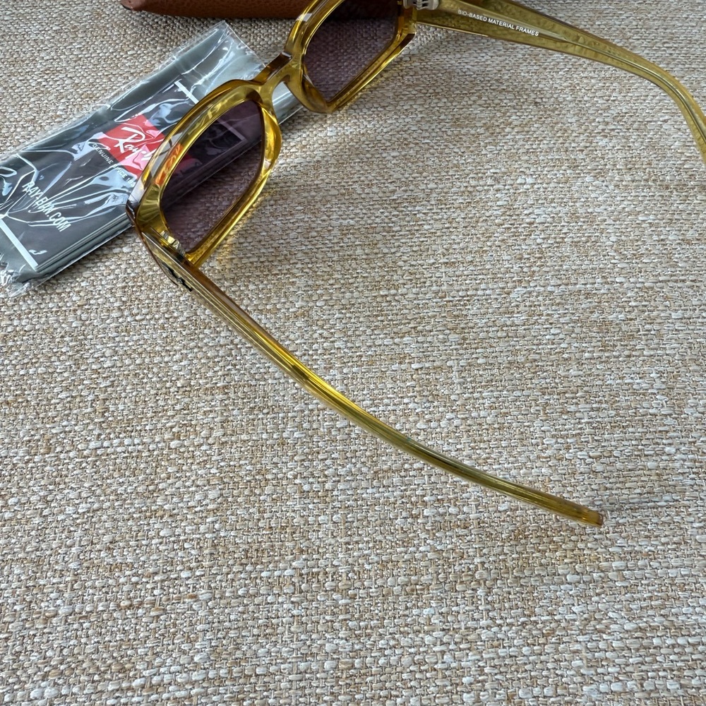 NWOT Ray-Ban Amber Sunglasses with Case Eyewear Ray-Ban Kiliane RB 4395 (66828H) - Picture 3 of 6